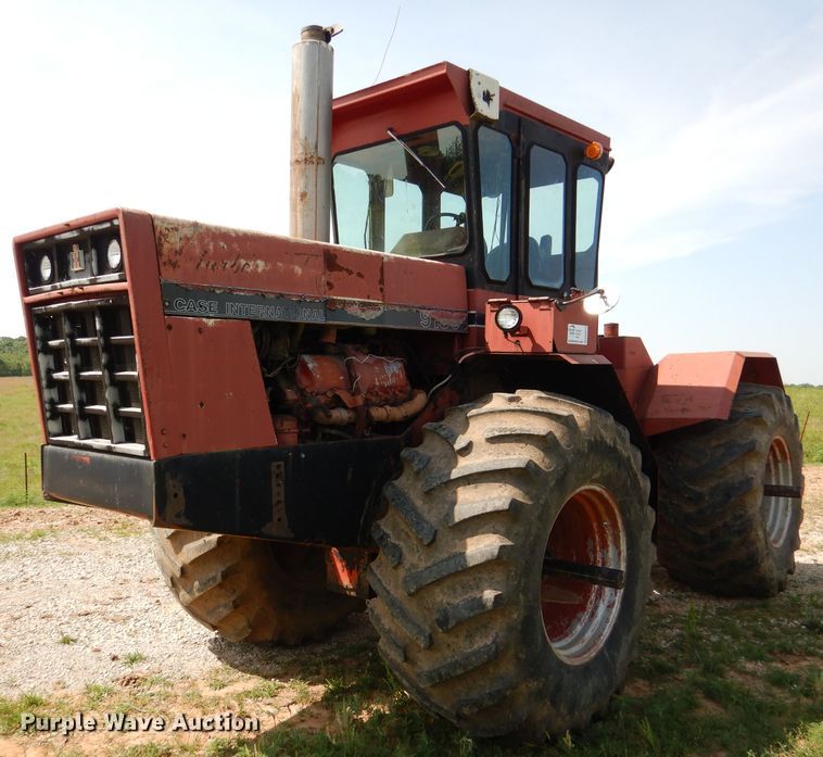 image for item DM0070 1976 International 4568  4WD tractor