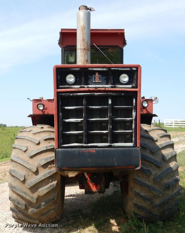 image for item DM0070 1976 International 4568  4WD tractor