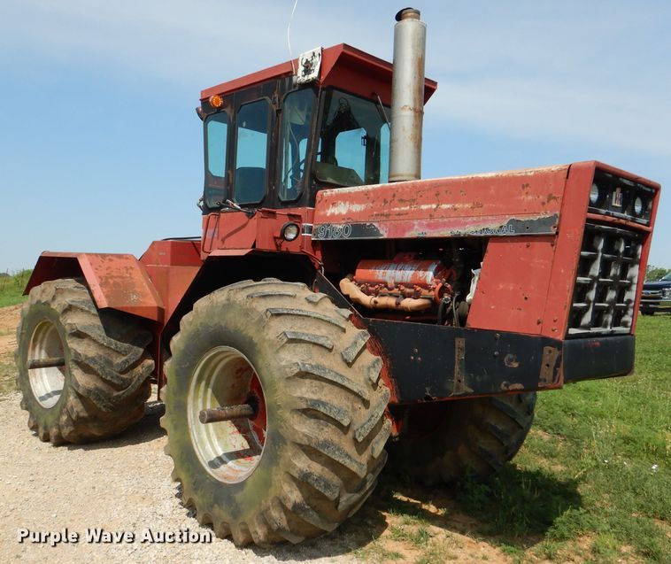 image for item DM0070 1976 International 4568  4WD tractor
