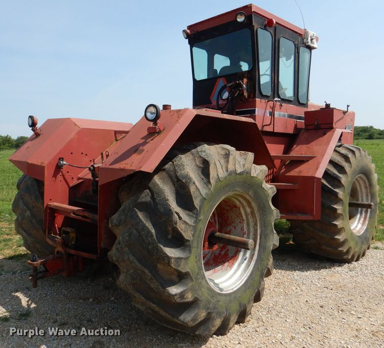 image for item DM0070 1976 International 4568  4WD tractor
