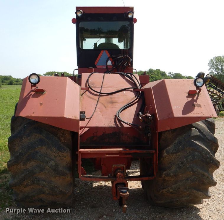 image for item DM0070 1976 International 4568  4WD tractor