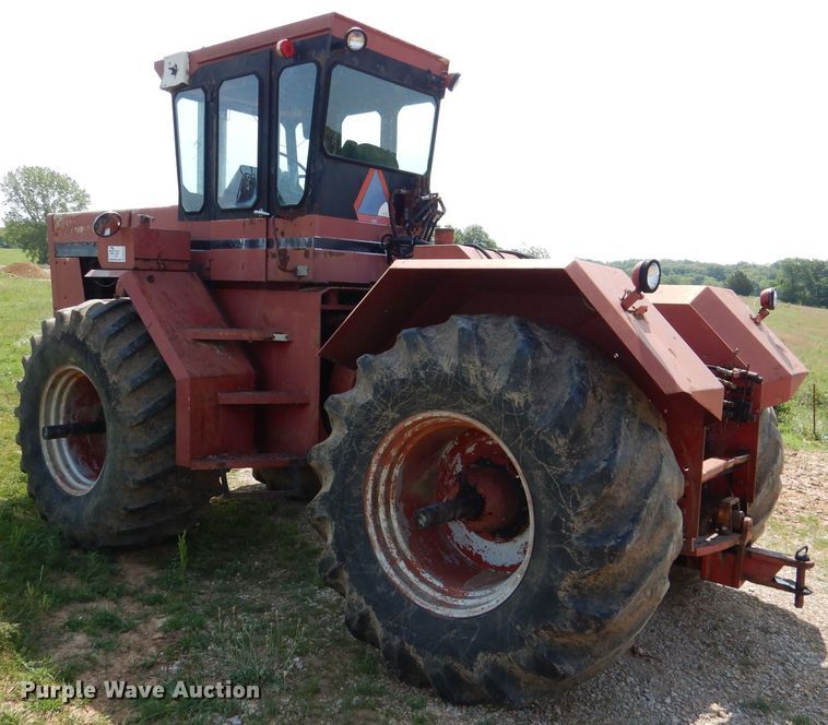 image for item DM0070 1976 International 4568  4WD tractor