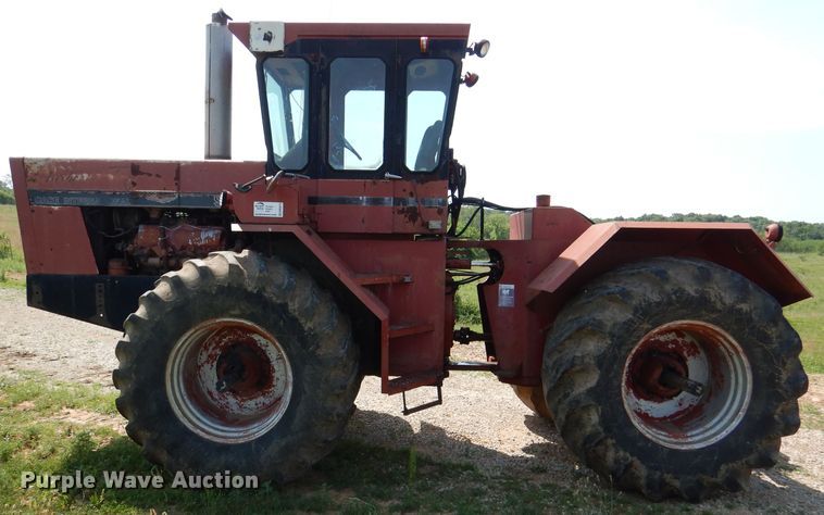 image for item DM0070 1976 International 4568  4WD tractor