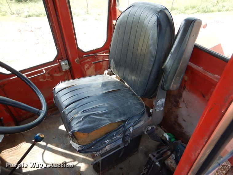 image for item DM0070 1976 International 4568  4WD tractor