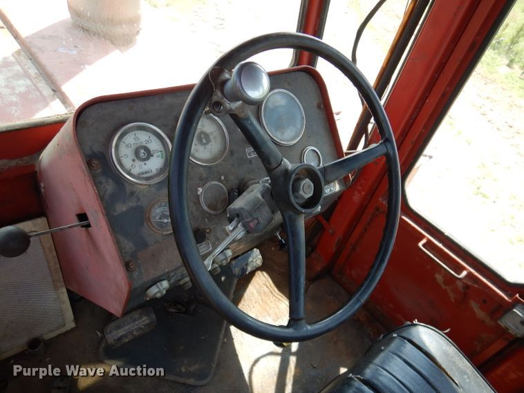 image for item DM0070 1976 International 4568  4WD tractor