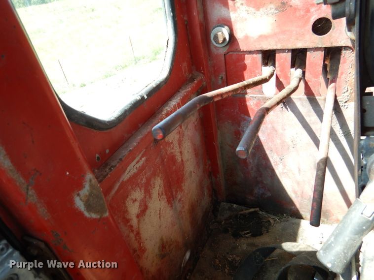 image for item DM0070 1976 International 4568  4WD tractor