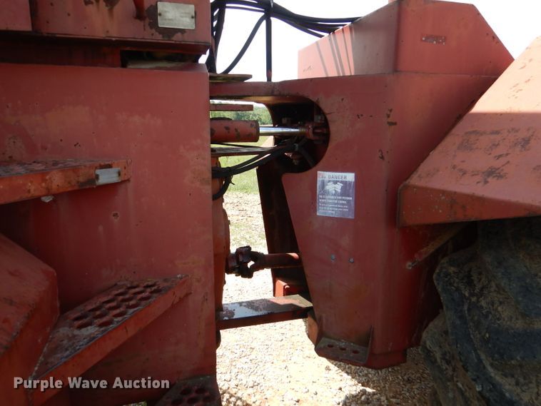 image for item DM0070 1976 International 4568  4WD tractor