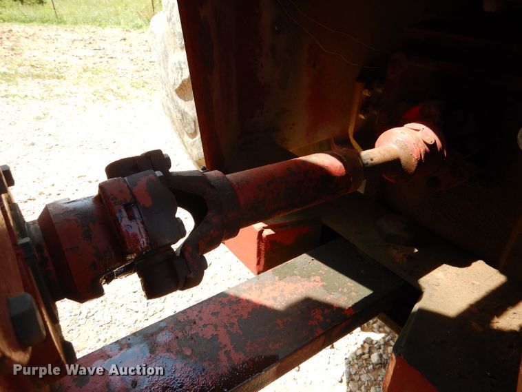 image for item DM0070 1976 International 4568  4WD tractor