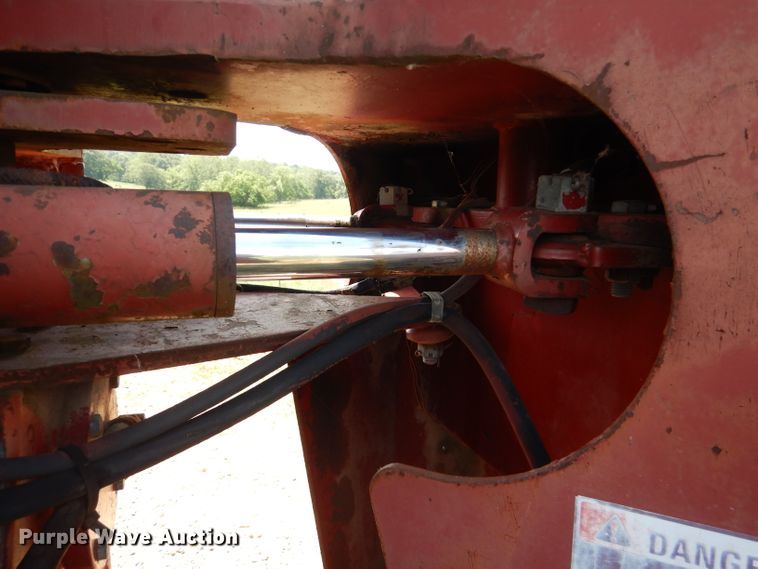 image for item DM0070 1976 International 4568  4WD tractor