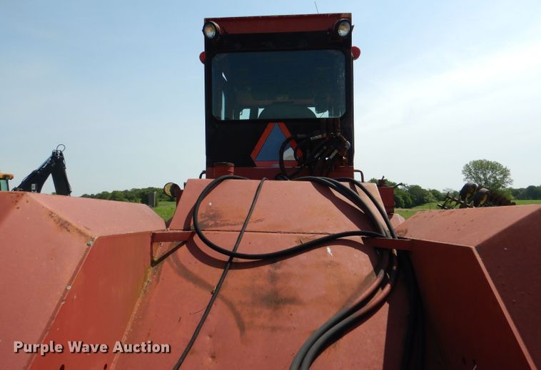 image for item DM0070 1976 International 4568  4WD tractor