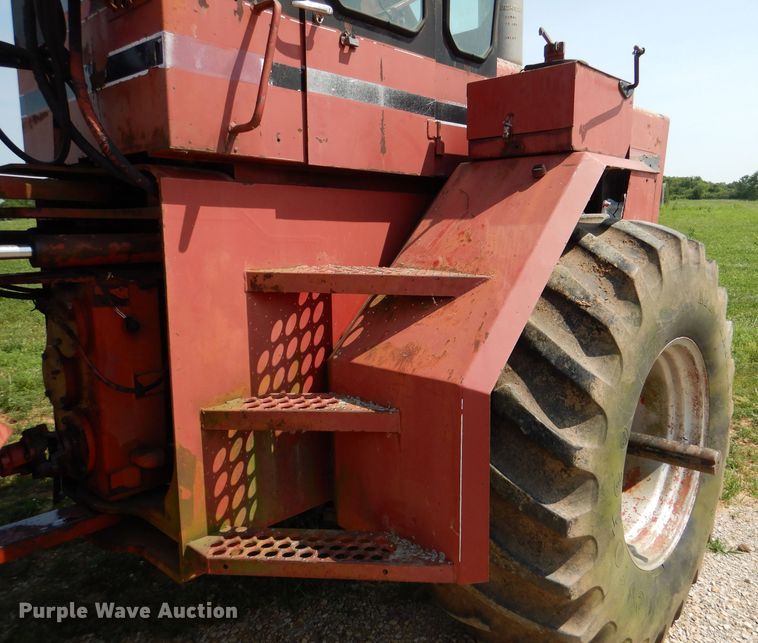 image for item DM0070 1976 International 4568  4WD tractor
