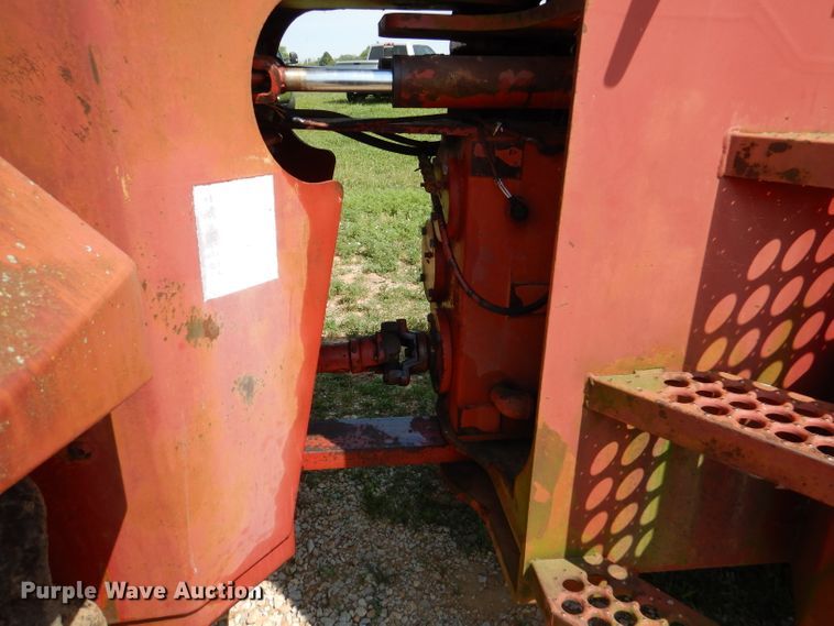 image for item DM0070 1976 International 4568  4WD tractor