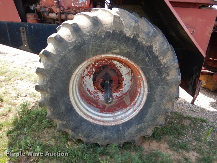 image for item DM0070 1976 International 4568  4WD tractor