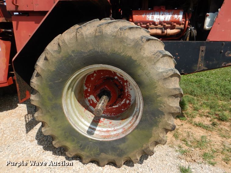 image for item DM0070 1976 International 4568  4WD tractor