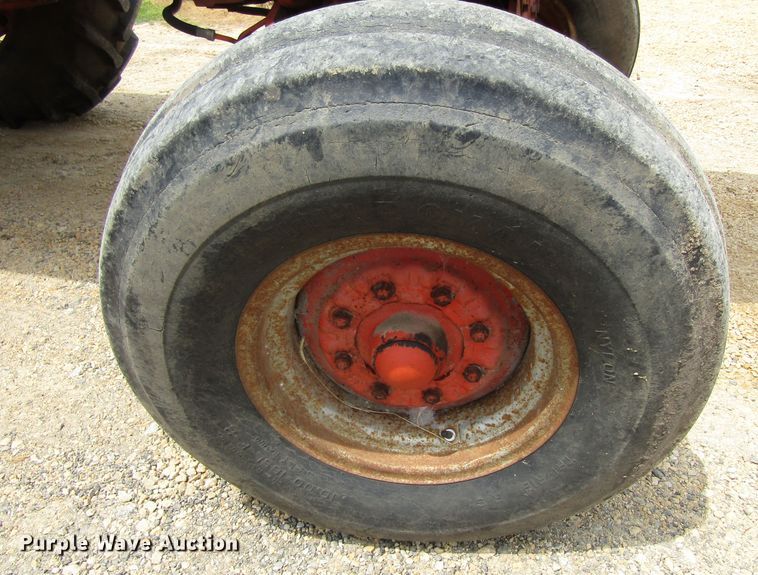 image for item GC9982 Case 1270  tractor