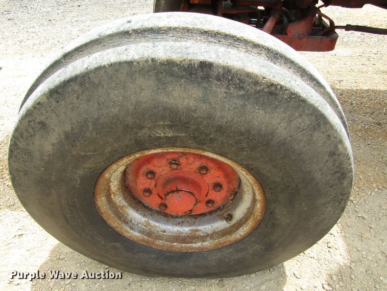 image for item GC9982 Case 1270  tractor