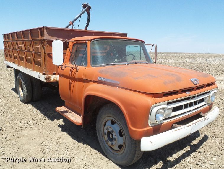 image for item GR9463 1961 Ford F600  grain truck