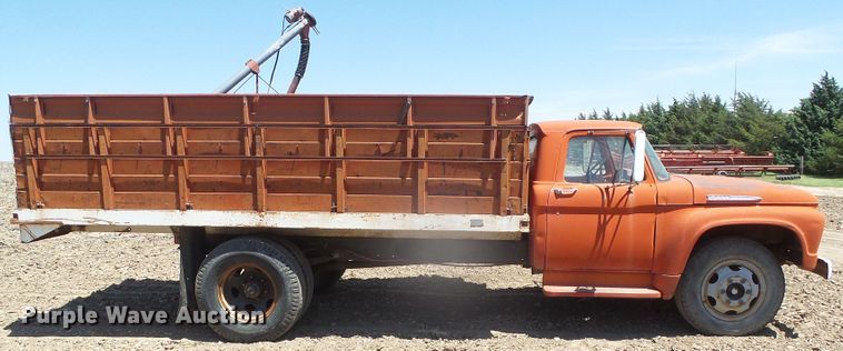 image for item GR9463 1961 Ford F600  grain truck