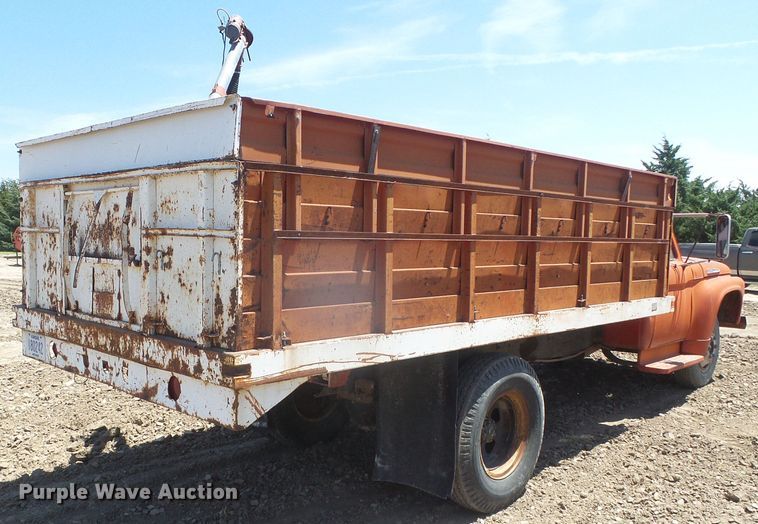 image for item GR9463 1961 Ford F600  grain truck