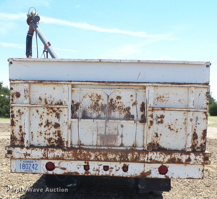 image for item GR9463 1961 Ford F600  grain truck