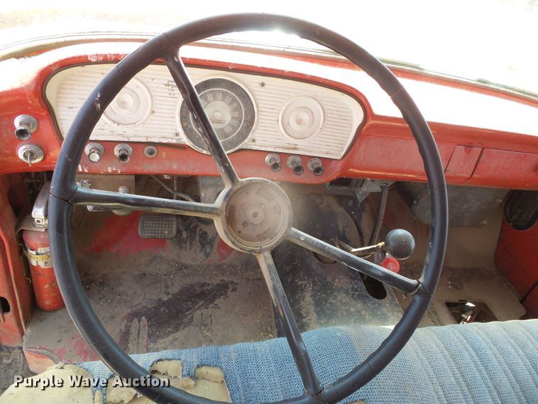 image for item GR9463 1961 Ford F600  grain truck