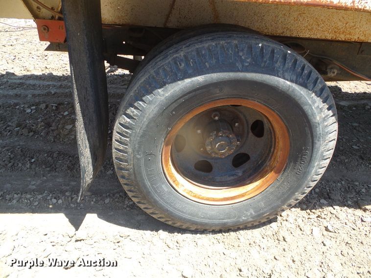 image for item GR9463 1961 Ford F600  grain truck