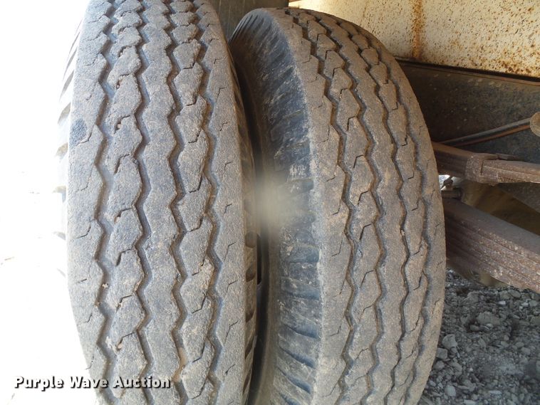 image for item GR9463 1961 Ford F600  grain truck