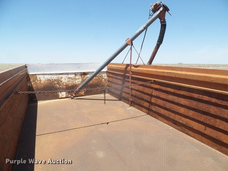 image for item GR9463 1961 Ford F600  grain truck