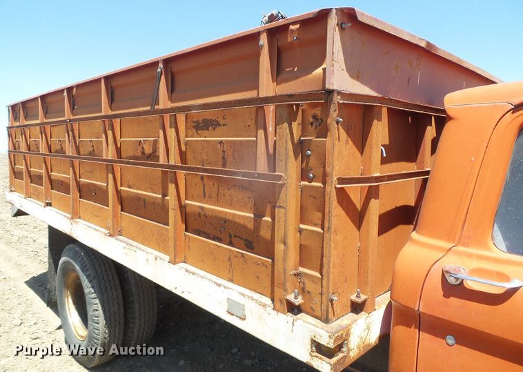image for item GR9463 1961 Ford F600  grain truck