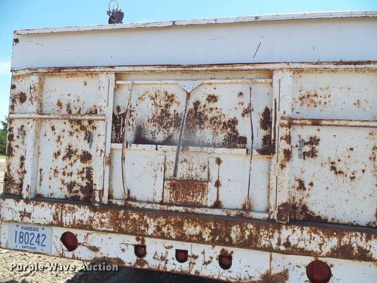 image for item GR9463 1961 Ford F600  grain truck