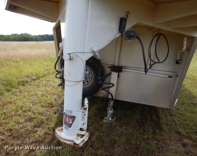 image for item HC9313 2005 Trails West Sierra 4H  horse trailer