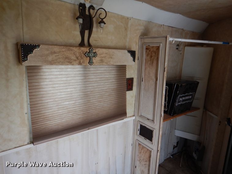 image for item HC9313 2005 Trails West Sierra 4H  horse trailer