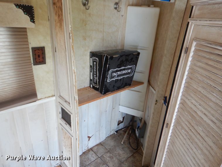 image for item HC9313 2005 Trails West Sierra 4H  horse trailer