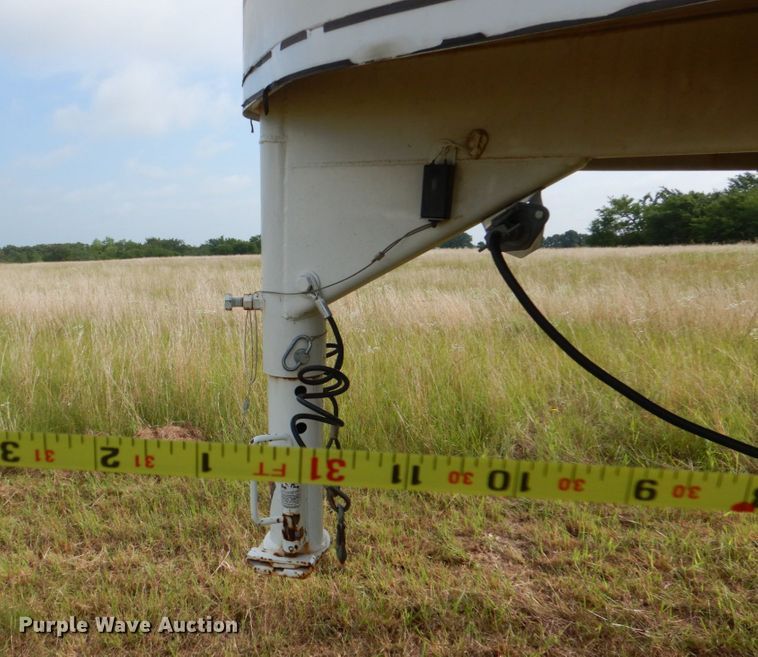 image for item HC9313 2005 Trails West Sierra 4H  horse trailer
