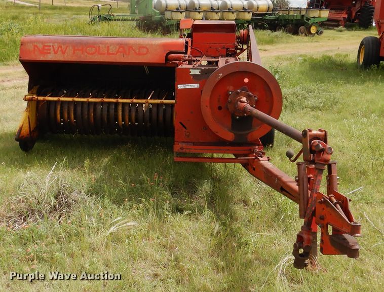 image for item HI9153 New Holland 275  small square baler