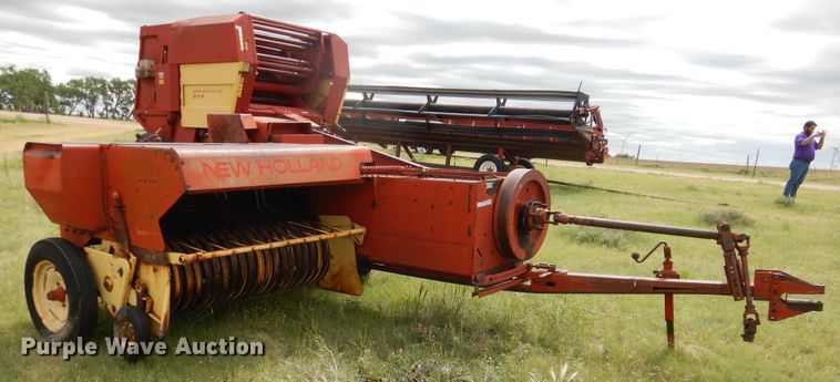 image for item HI9153 New Holland 275  small square baler