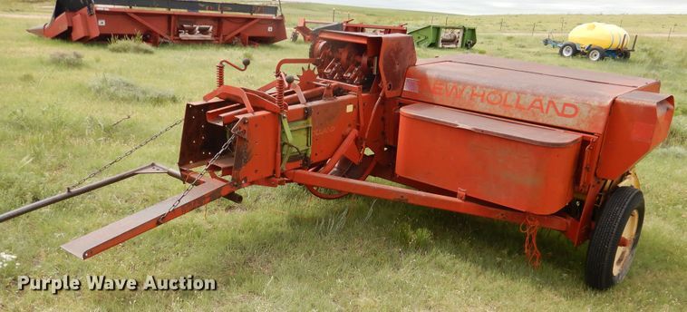 image for item HI9153 New Holland 275  small square baler