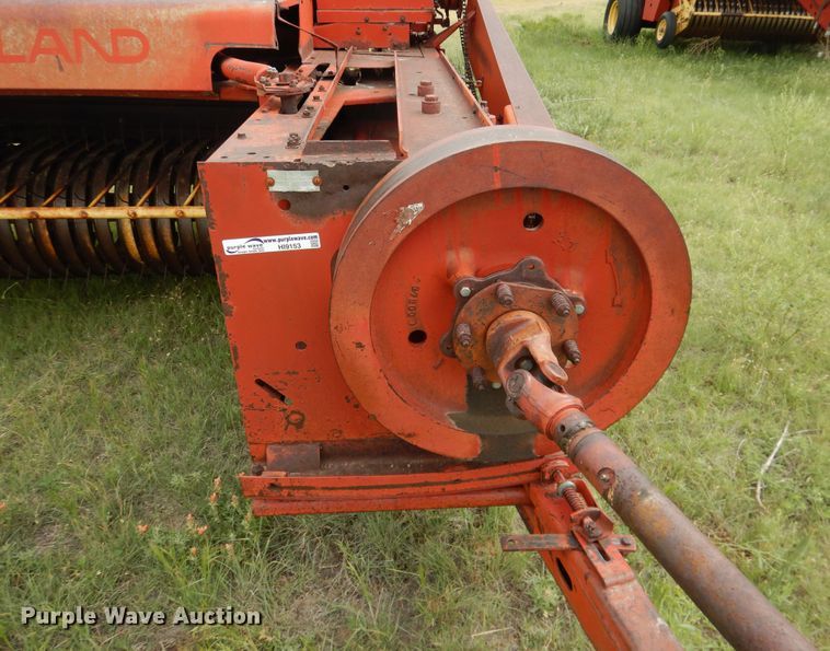 image for item HI9153 New Holland 275  small square baler