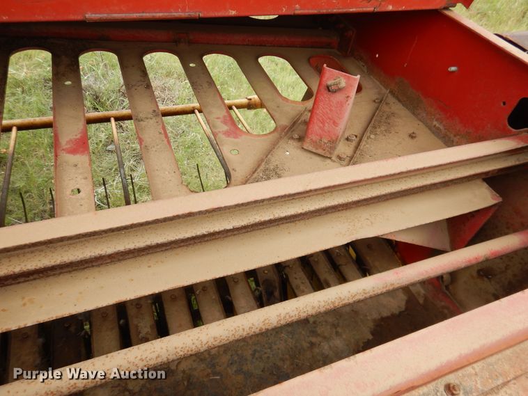 image for item HI9153 New Holland 275  small square baler