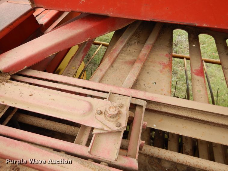 image for item HI9153 New Holland 275  small square baler