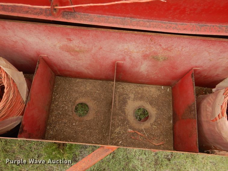 image for item HI9153 New Holland 275  small square baler