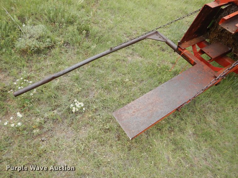 image for item HI9153 New Holland 275  small square baler