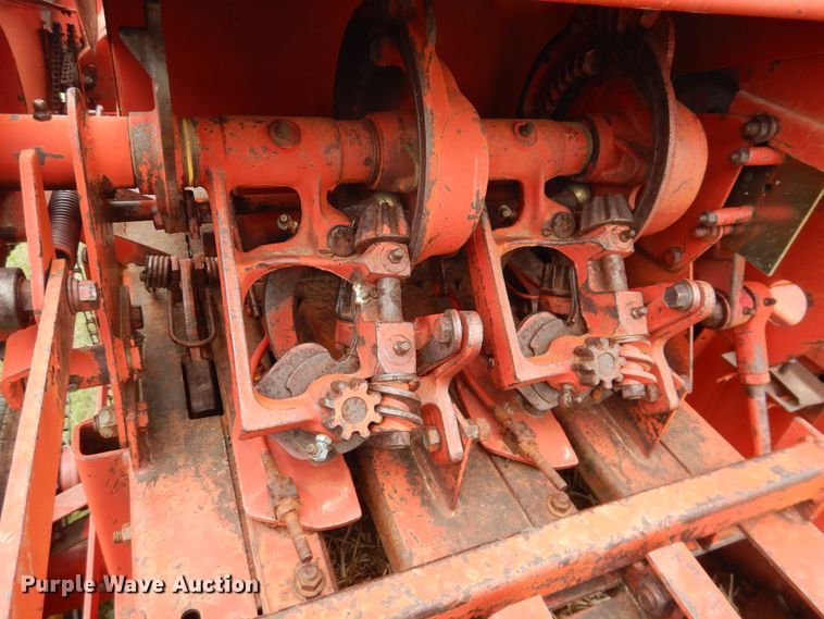 image for item HI9153 New Holland 275  small square baler
