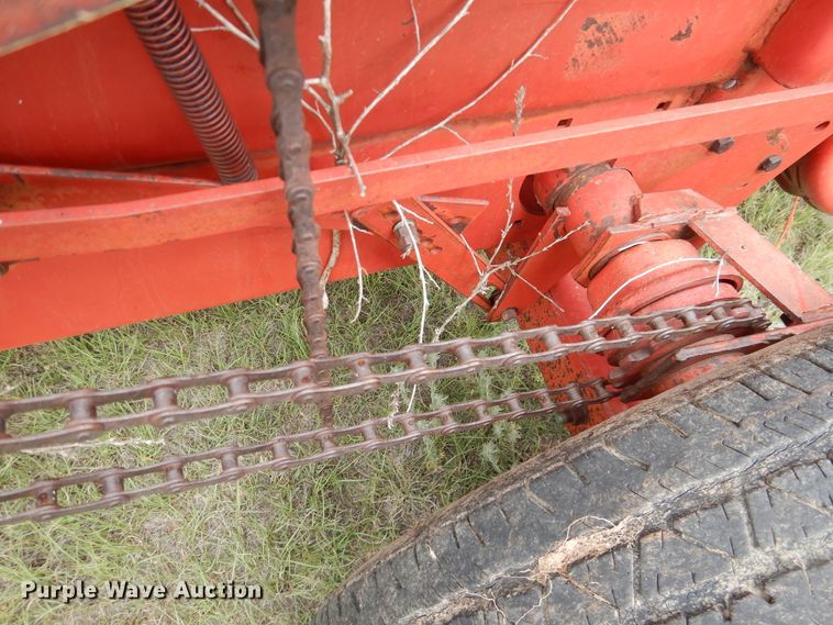 image for item HI9153 New Holland 275  small square baler