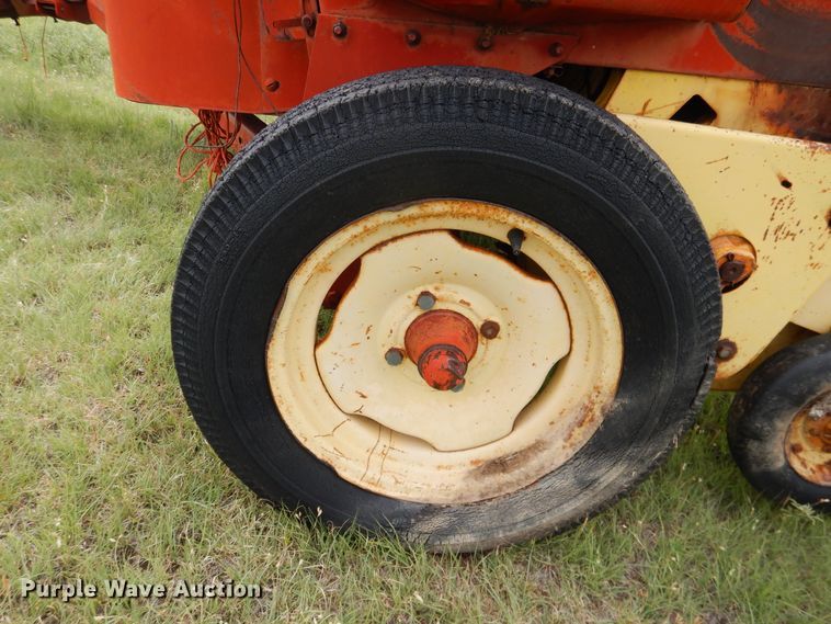 image for item HI9153 New Holland 275  small square baler