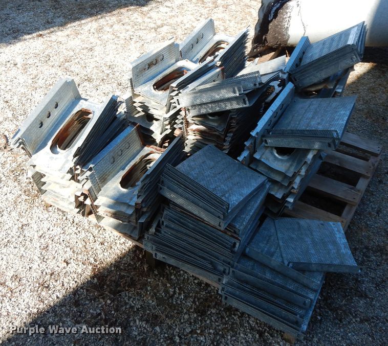 image for item HP9515 Grain bin floor and auger