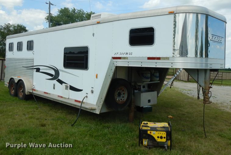 image for item HP9542 2003 Exiss XT3H  livestock trailer