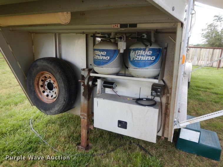 image for item HP9542 2003 Exiss XT3H  livestock trailer