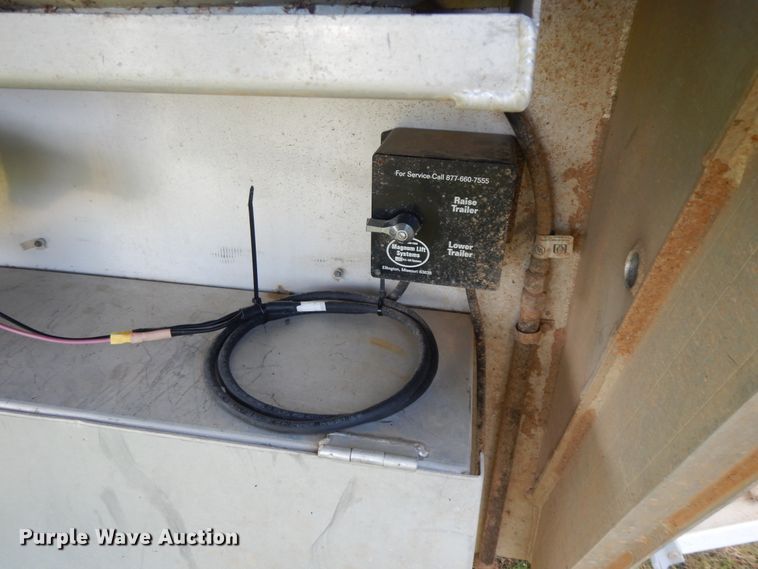 image for item HP9542 2003 Exiss XT3H  livestock trailer