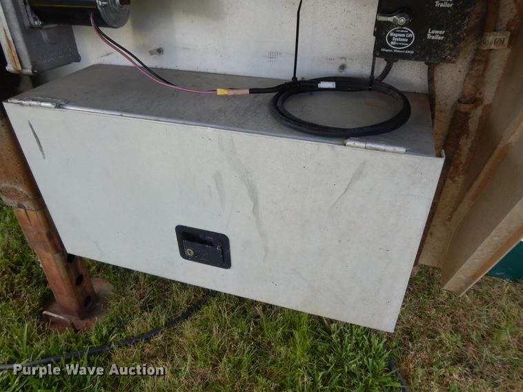 image for item HP9542 2003 Exiss XT3H  livestock trailer